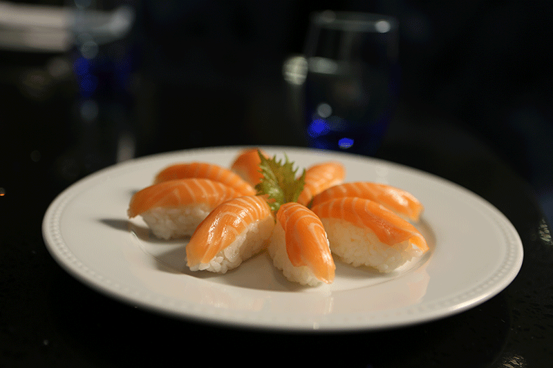 Suggestion du moment : des sushi saumon !